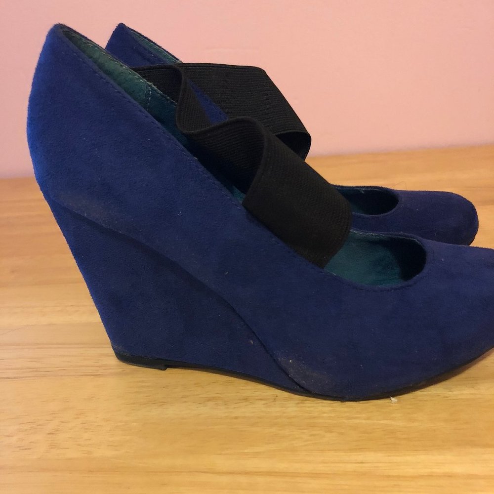 London Rebel blue suede wedge pump size 6
